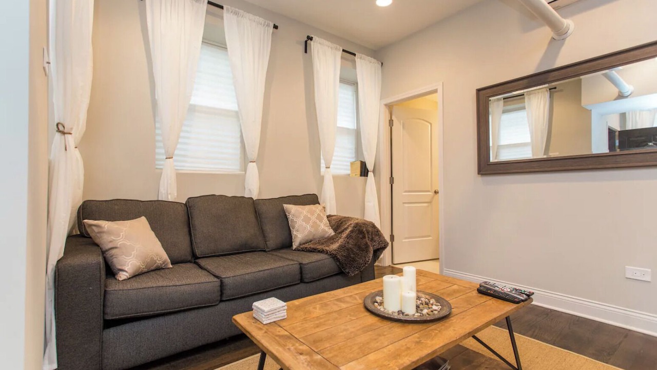 Photo of Livingroom in Lakeview