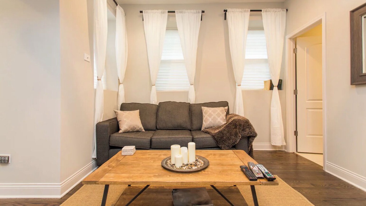 Photo of Livingroom in Lakeview