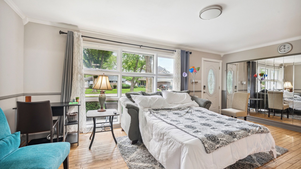 Photo of Bedroom in Elmhurst
