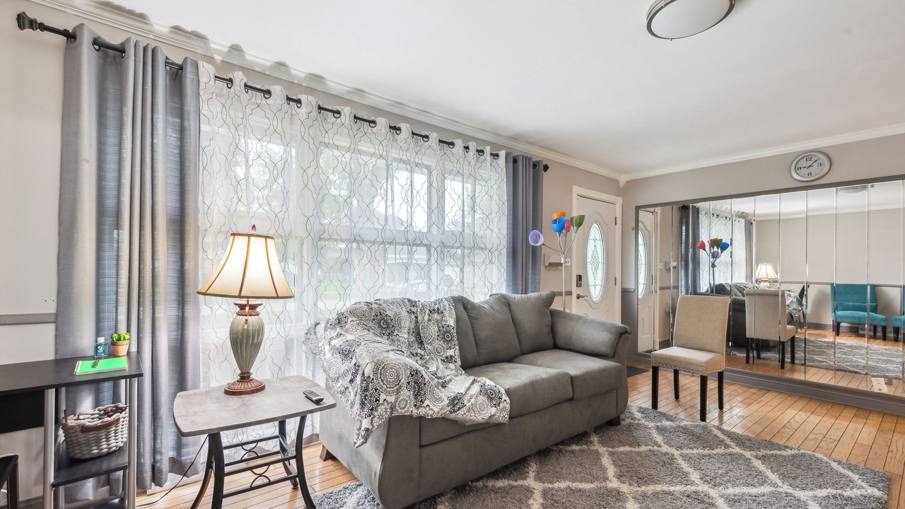 Photo of Livingroom in Elmhurst