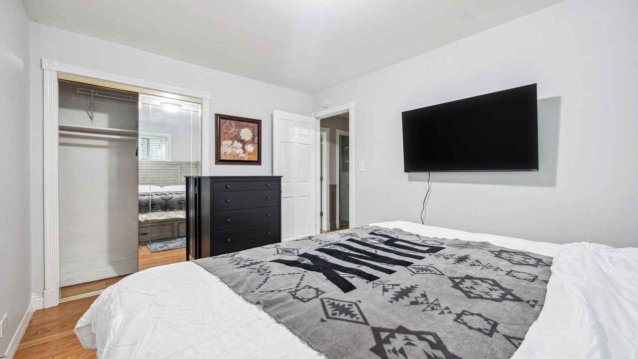 Photo of Bedroom in Elmhurst