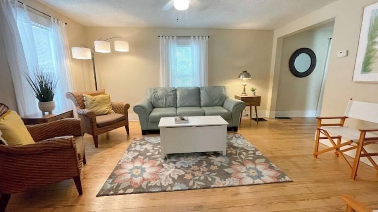 Photo of Livingroom in Carterville