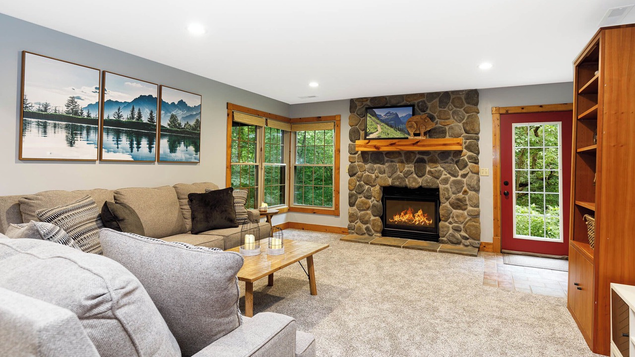 Photo of Livingroom in The Galena Territory