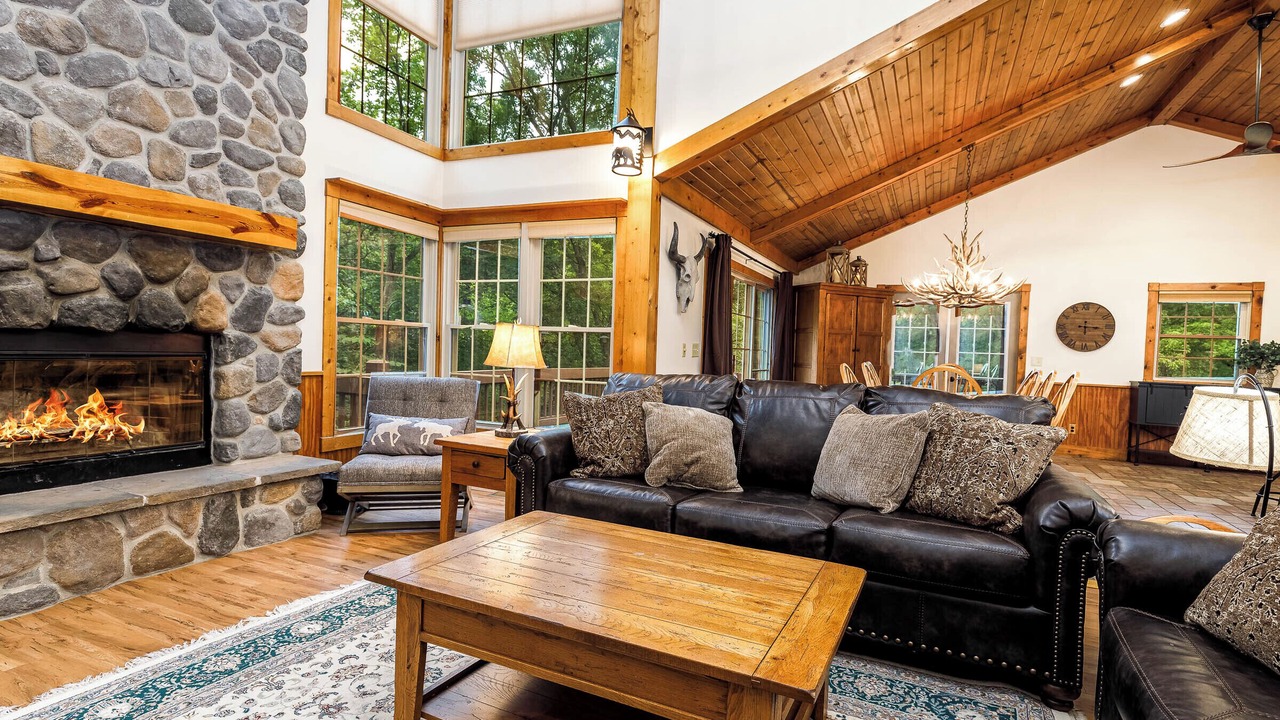 Photo of Livingroom in The Galena Territory