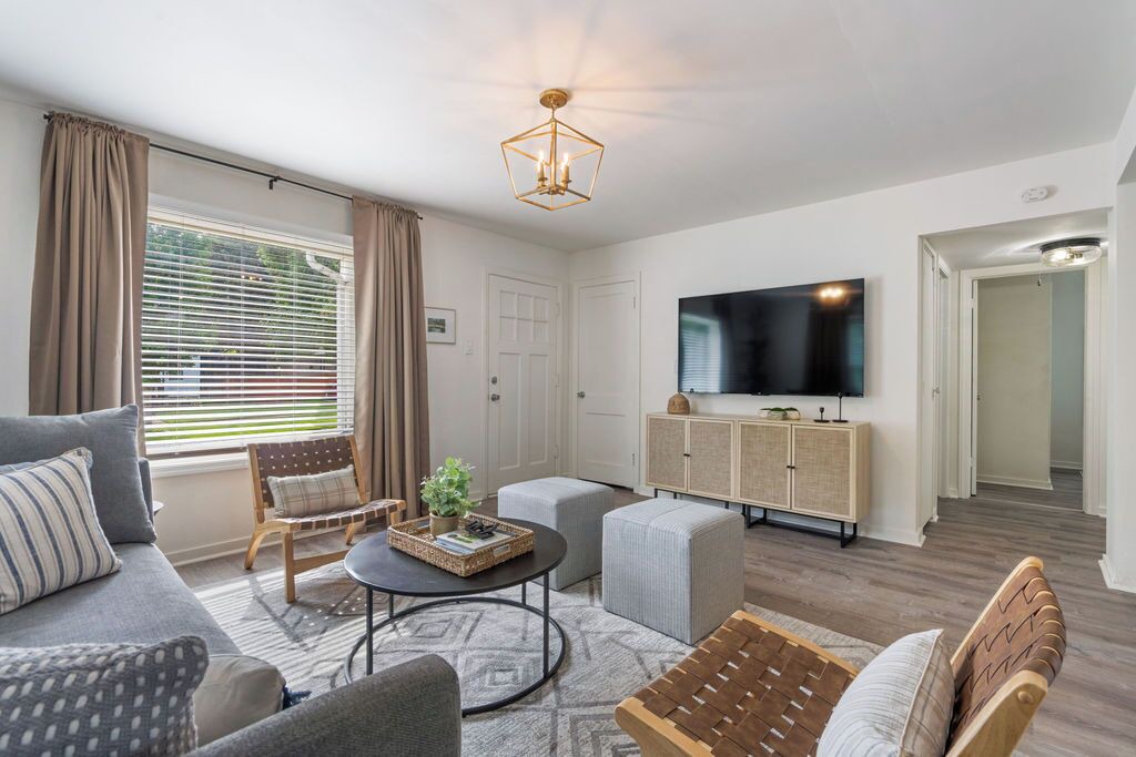 Photo of Livingroom in Westmont