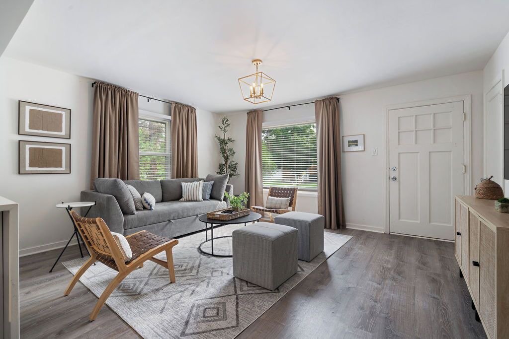 Photo of Livingroom in Westmont
