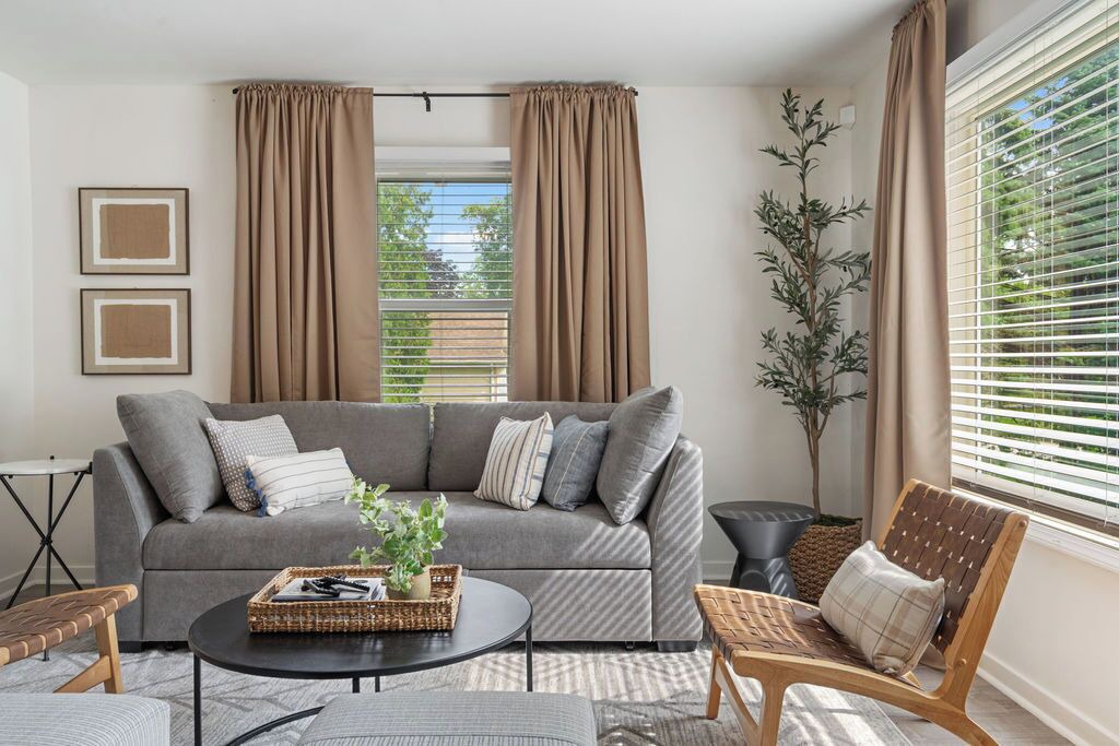 Photo of Livingroom in Westmont