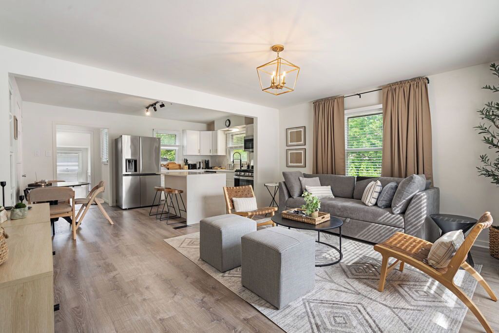 Photo of Livingroom in Westmont