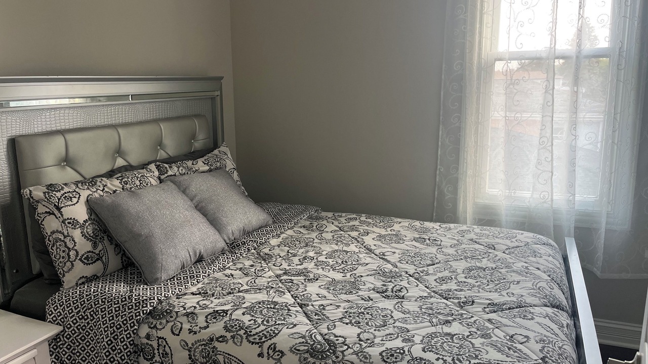 Photo of Bedroom in Maywood