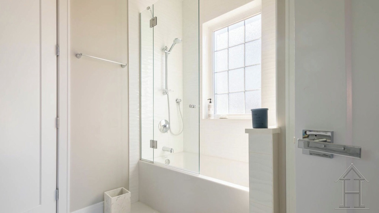 Photo of Bathroom in Grand Boulevard