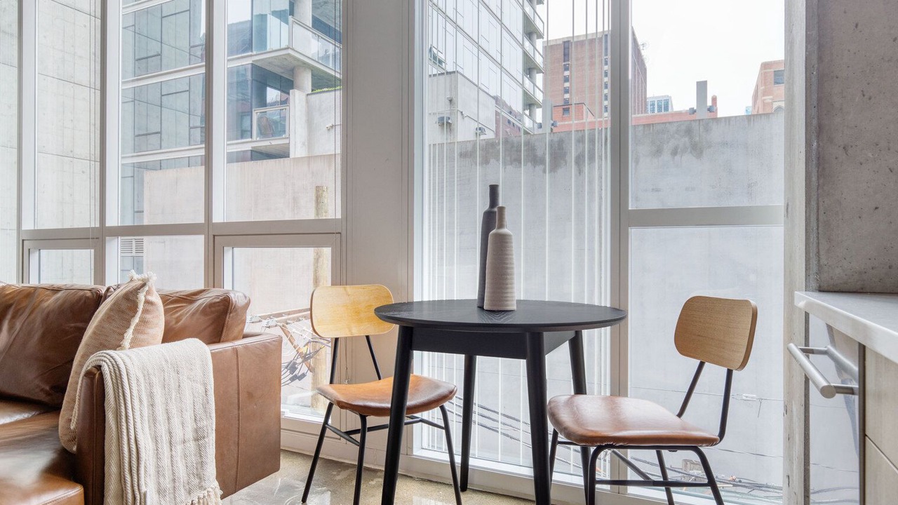 Photo of Livingroom in Near North Side