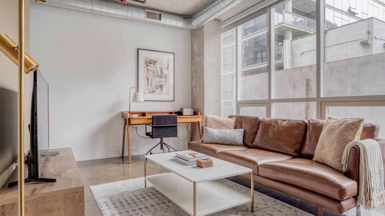Photo of Livingroom in Near North Side