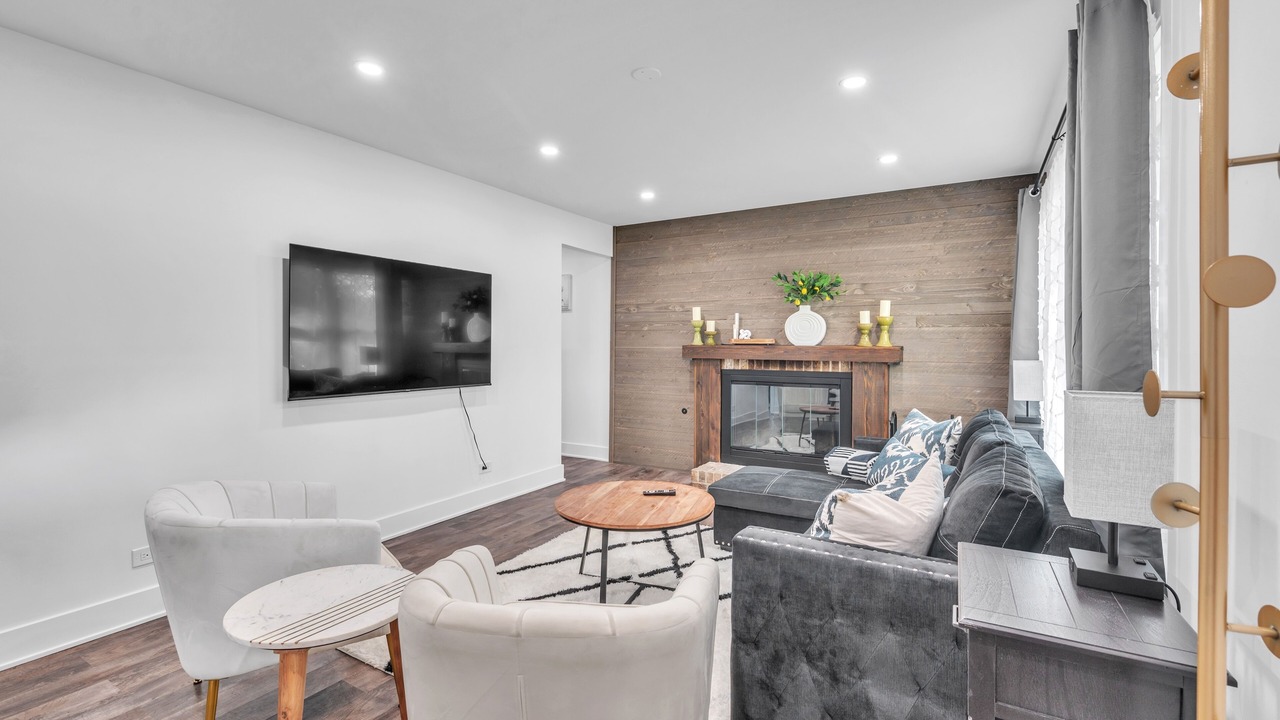 Photo of Bedroom in Rolling Meadows