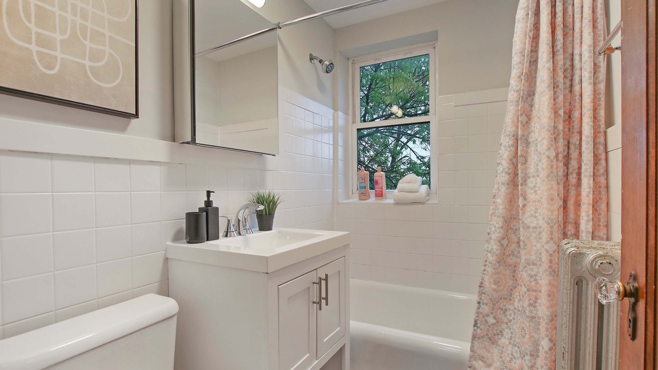 Photo of Bathroom in Cragin