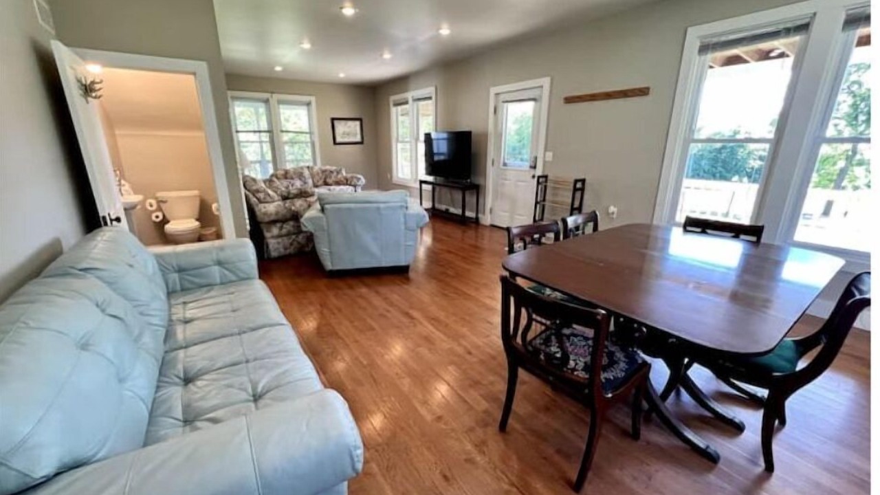 Photo of Livingroom in Hamilton