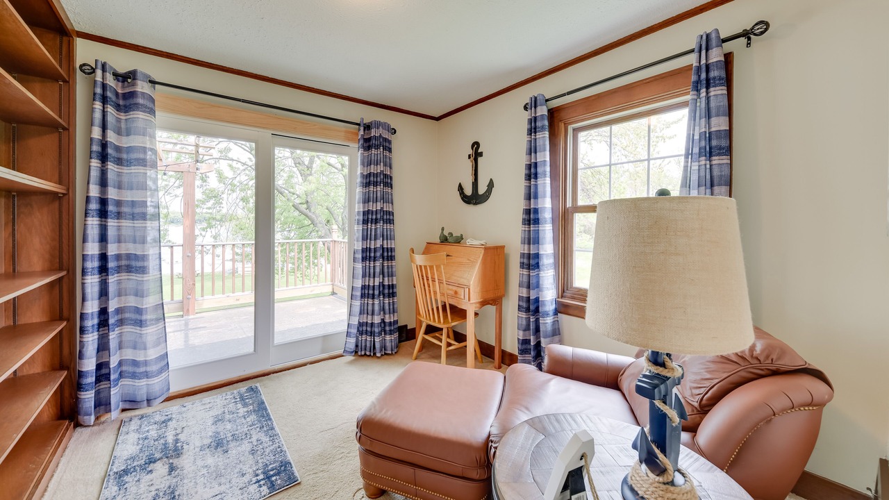 Photo of Livingroom in McHenry