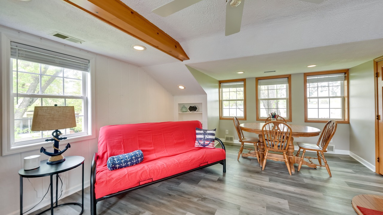Photo of Livingroom in McHenry