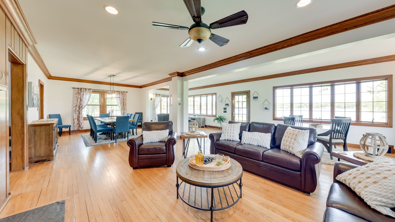 Photo of Livingroom in McHenry