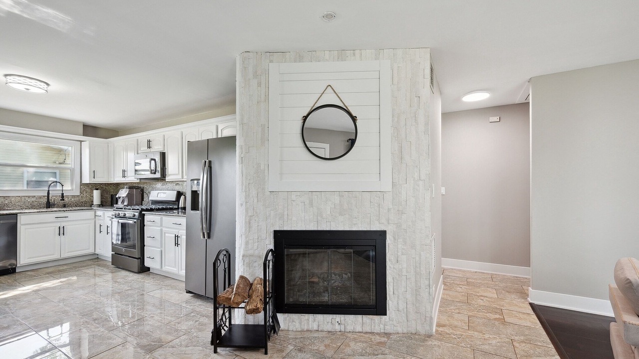Photo of Livingroom in Glenview