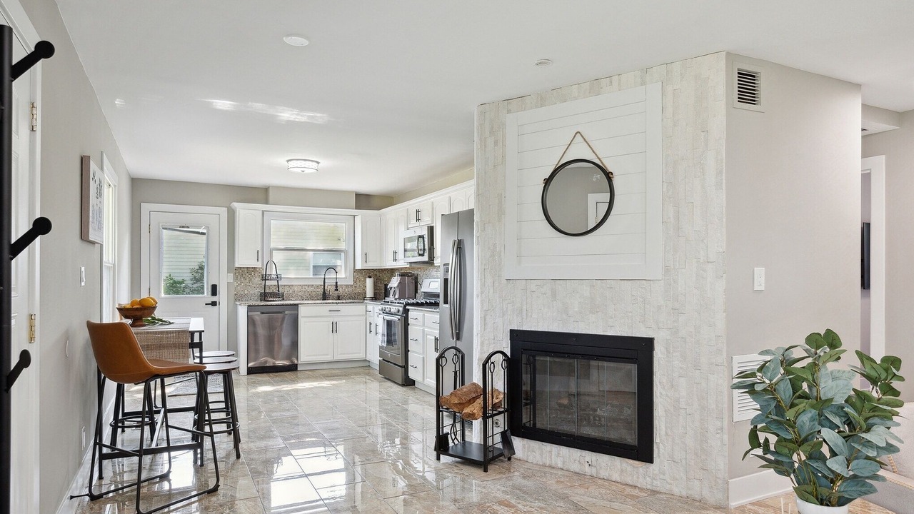 Photo of Livingroom in Glenview