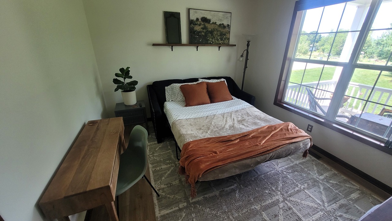 Photo of Bedroom in Groveland