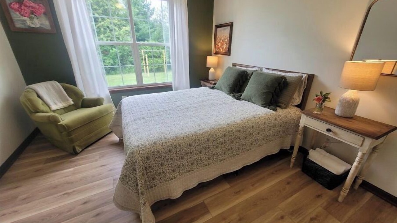 Photo of Bedroom in Groveland