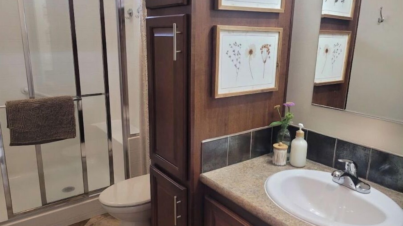 Photo of Bathroom in Groveland