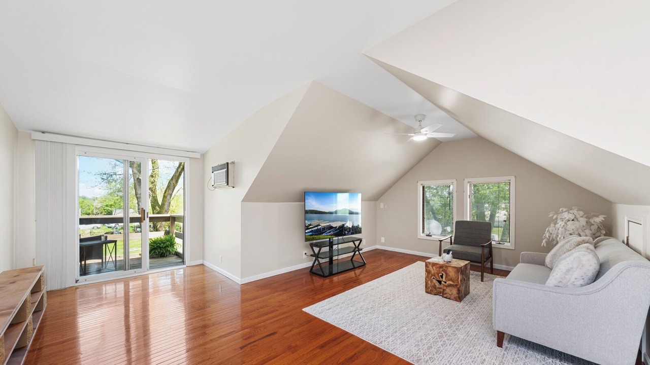 Photo of Livingroom in Fox Valley