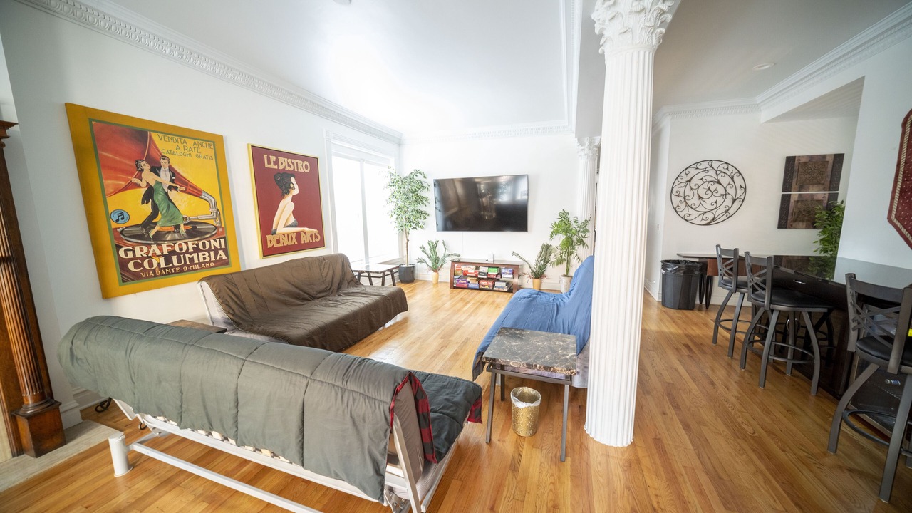 Photo of Livingroom in Lake View East