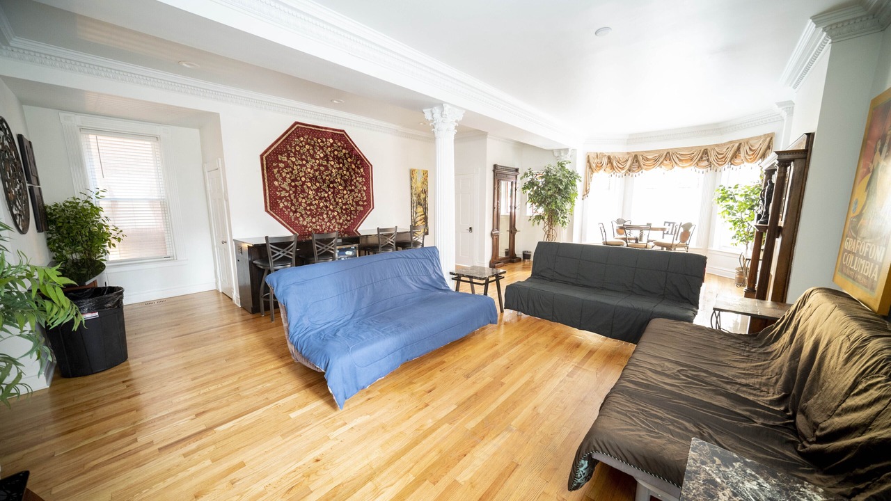 Photo of Livingroom in Lake View East