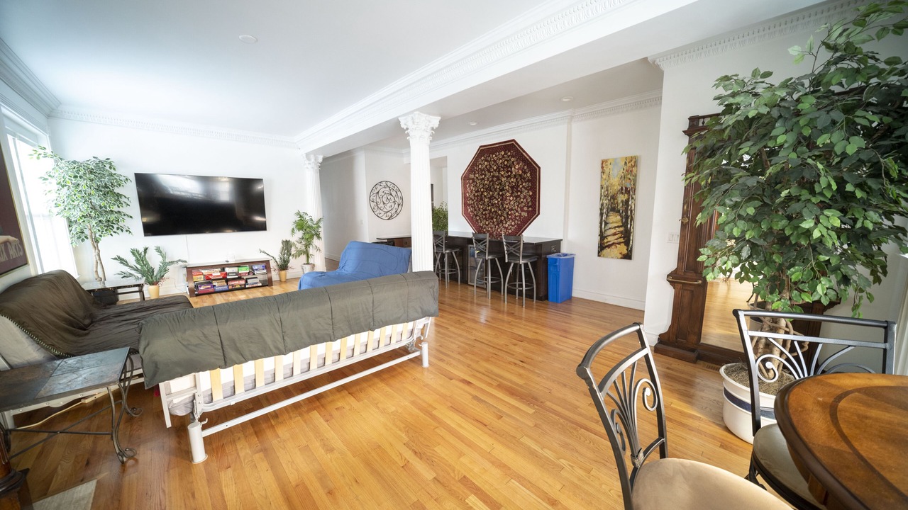 Photo of Livingroom in Lake View East