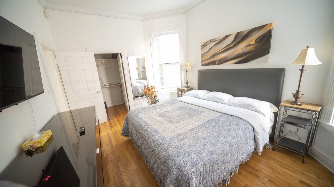 Photo of Bedroom in Lake View East
