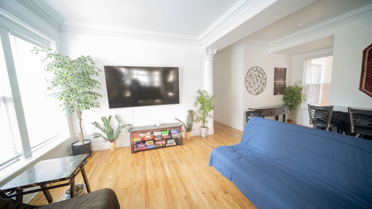 Photo of Livingroom in Lake View East