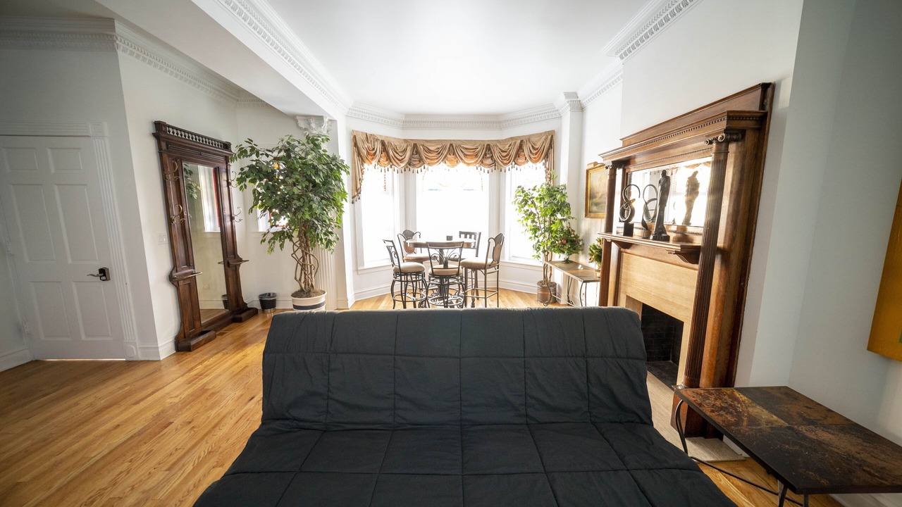 Photo of Livingroom in Lake View East
