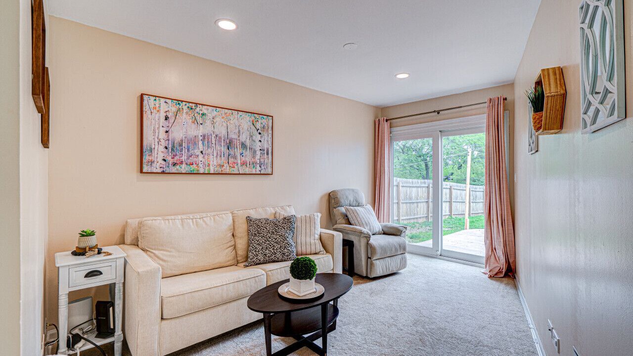 Photo of Livingroom in Highland Hills