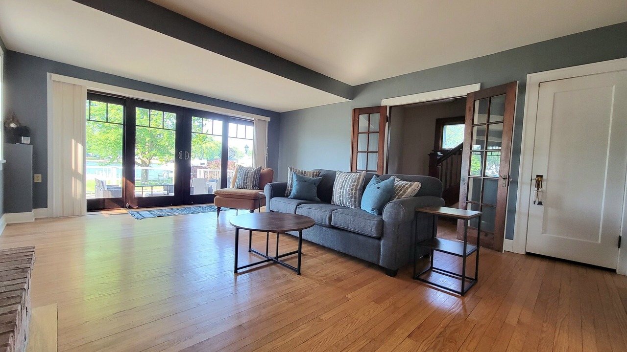 Photo of Livingroom in McHenry
