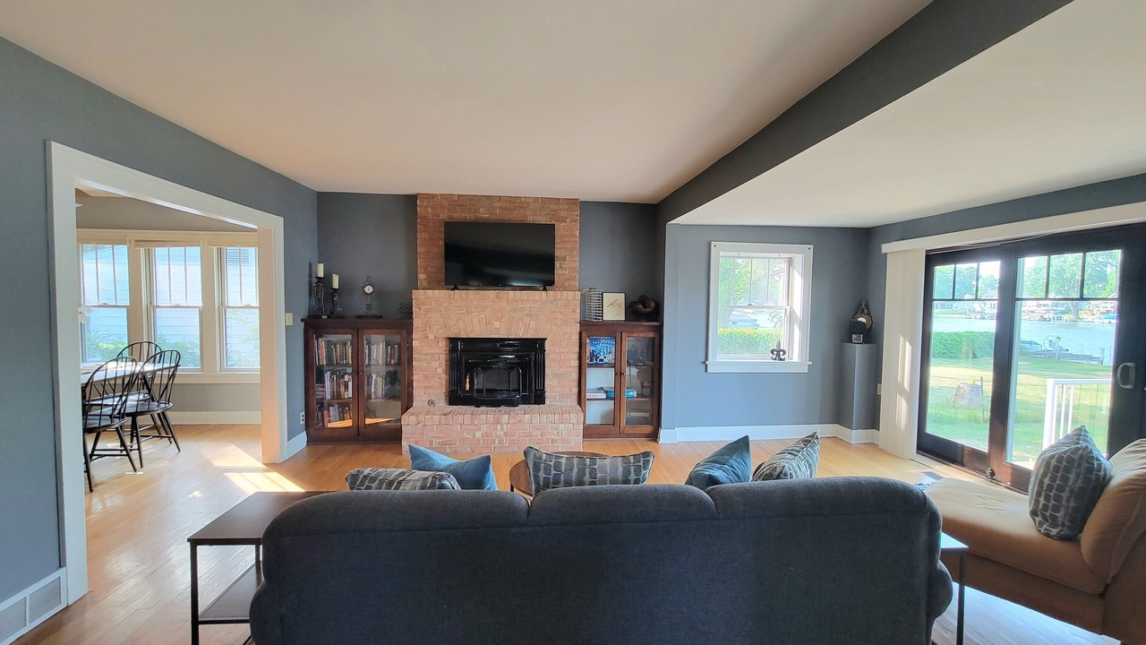 Photo of Livingroom in McHenry