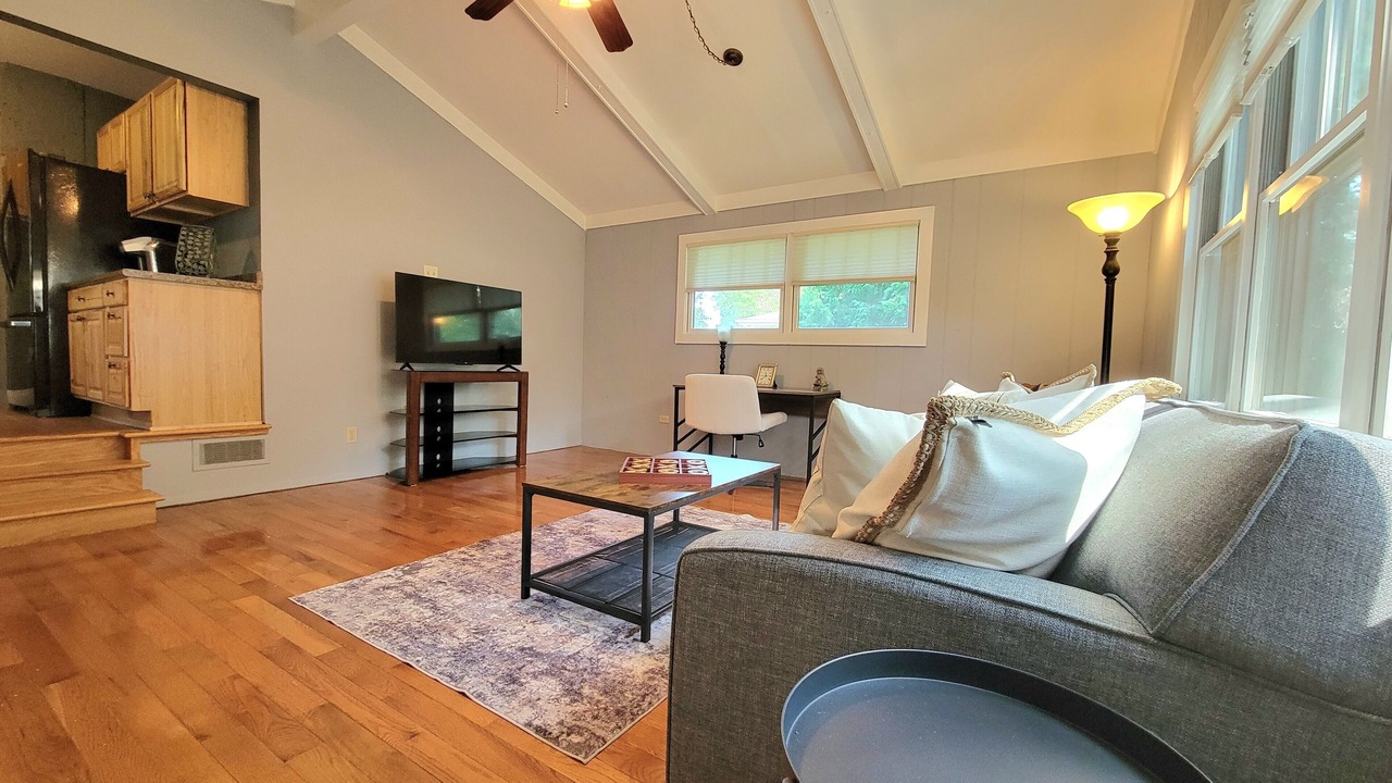 Photo of Livingroom in McHenry