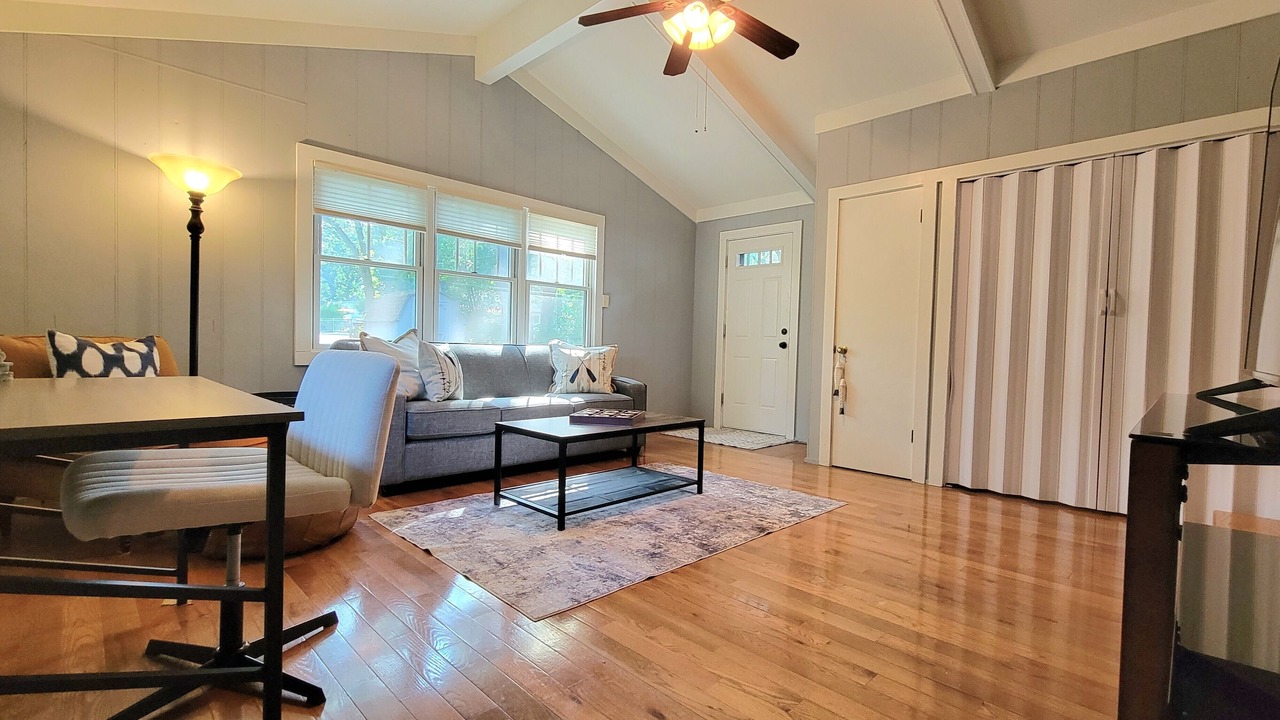 Photo of Livingroom in McHenry
