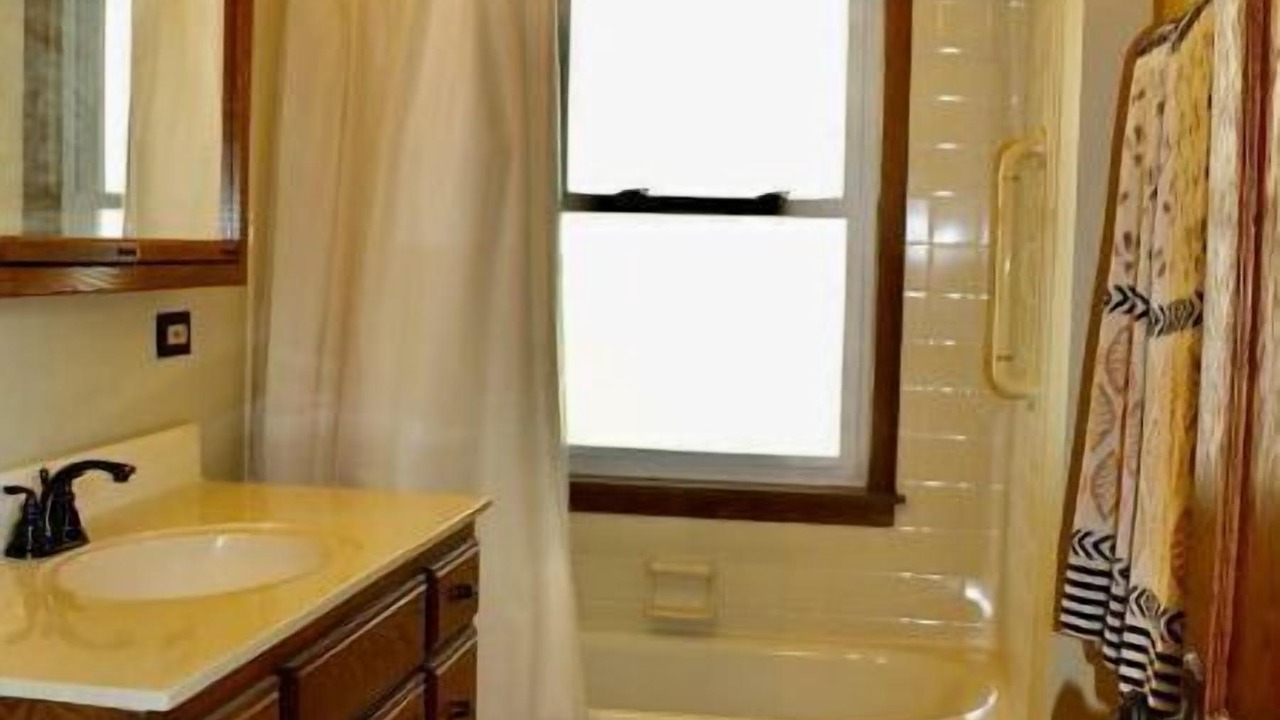 Photo of Bathroom in Old Irving Park