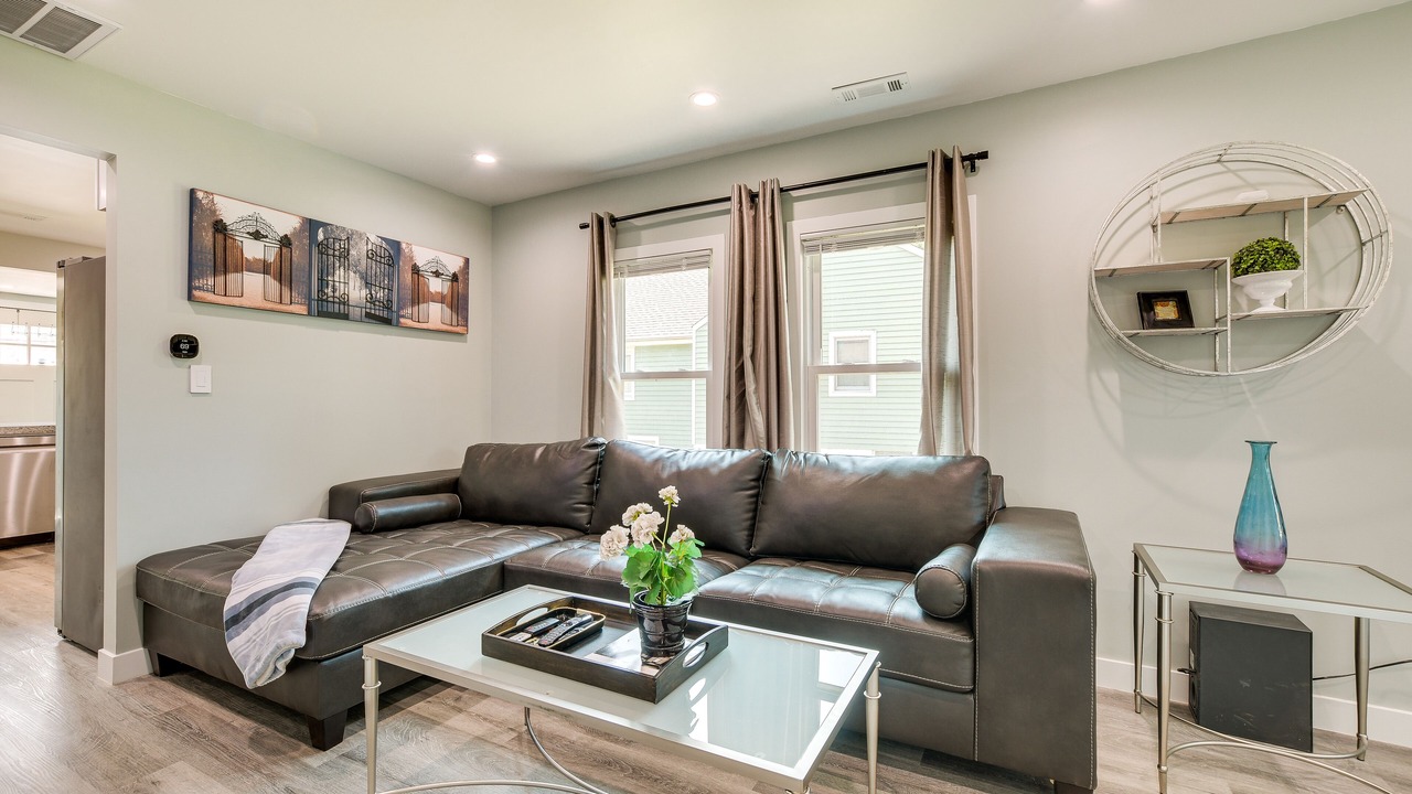 Photo of Livingroom in Oakton