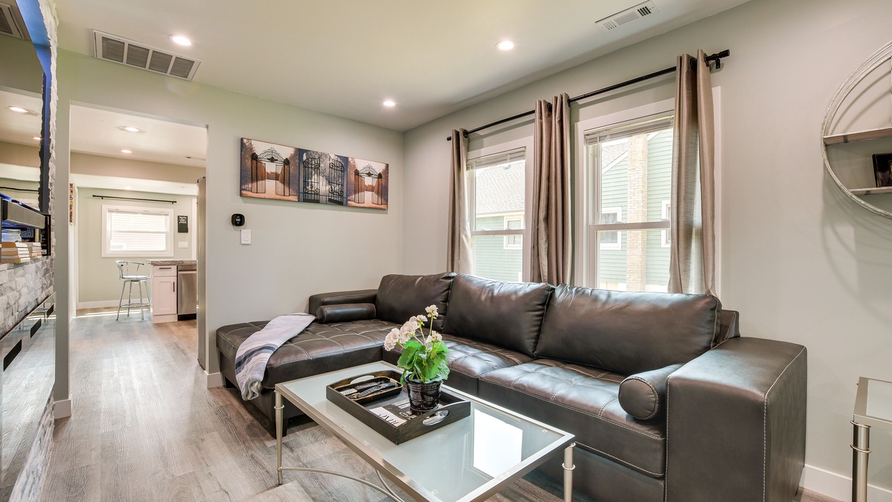Photo of Livingroom in Oakton