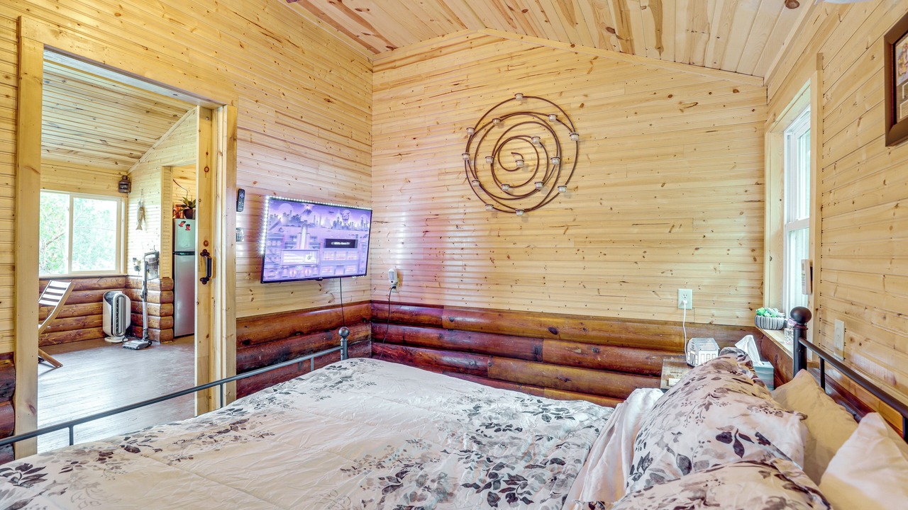 Photo of Bedroom in Holcomb