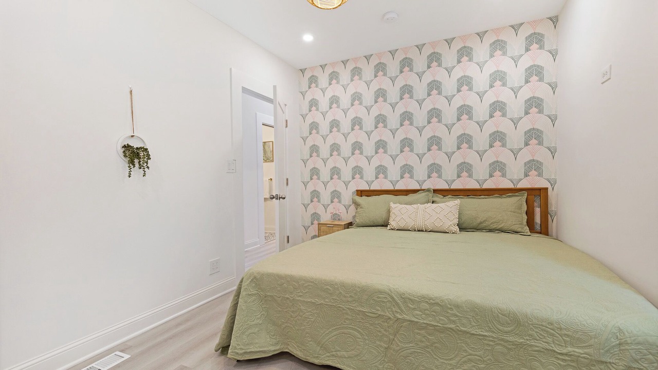 Photo of Bedroom in Lakeview