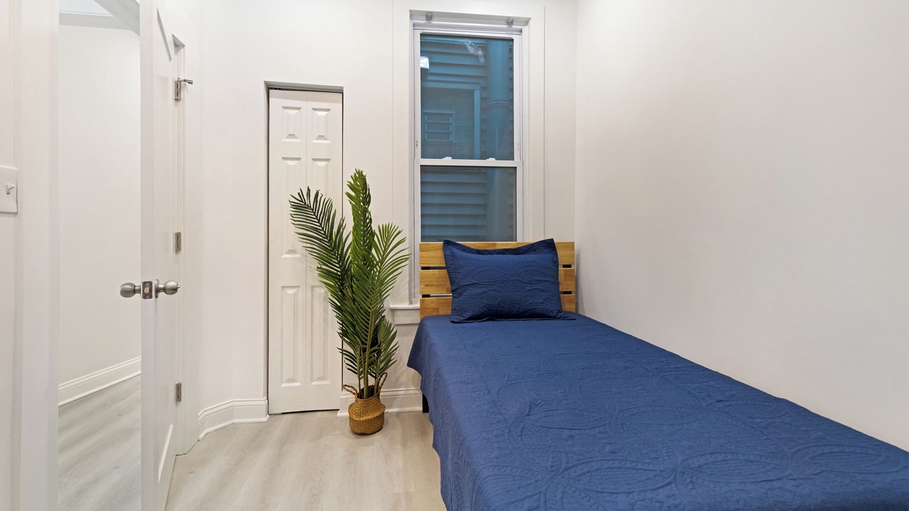 Photo of Bedroom in Lakeview