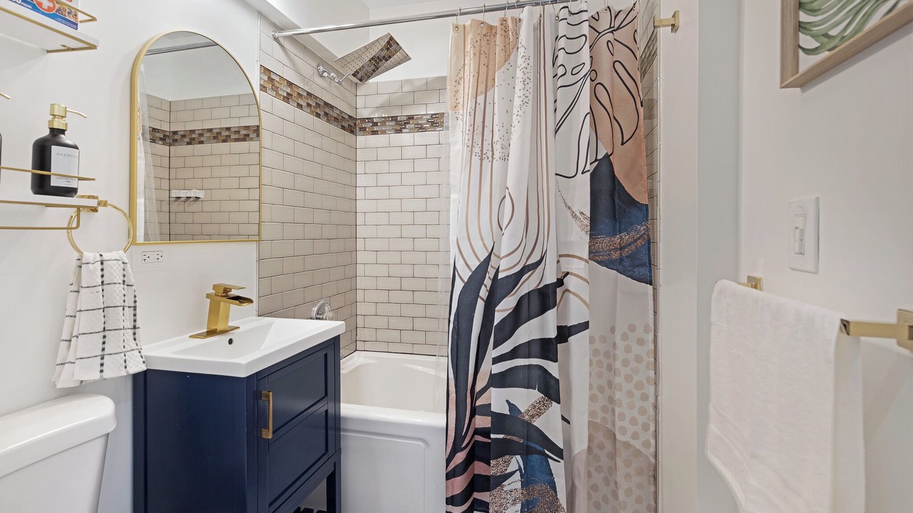 Photo of Bathroom in Lakeview