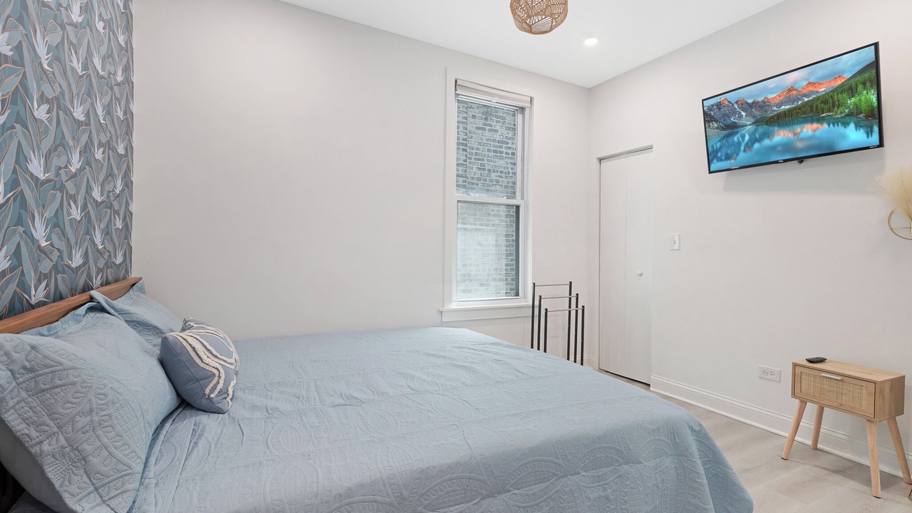 Photo of Bedroom in Lakeview