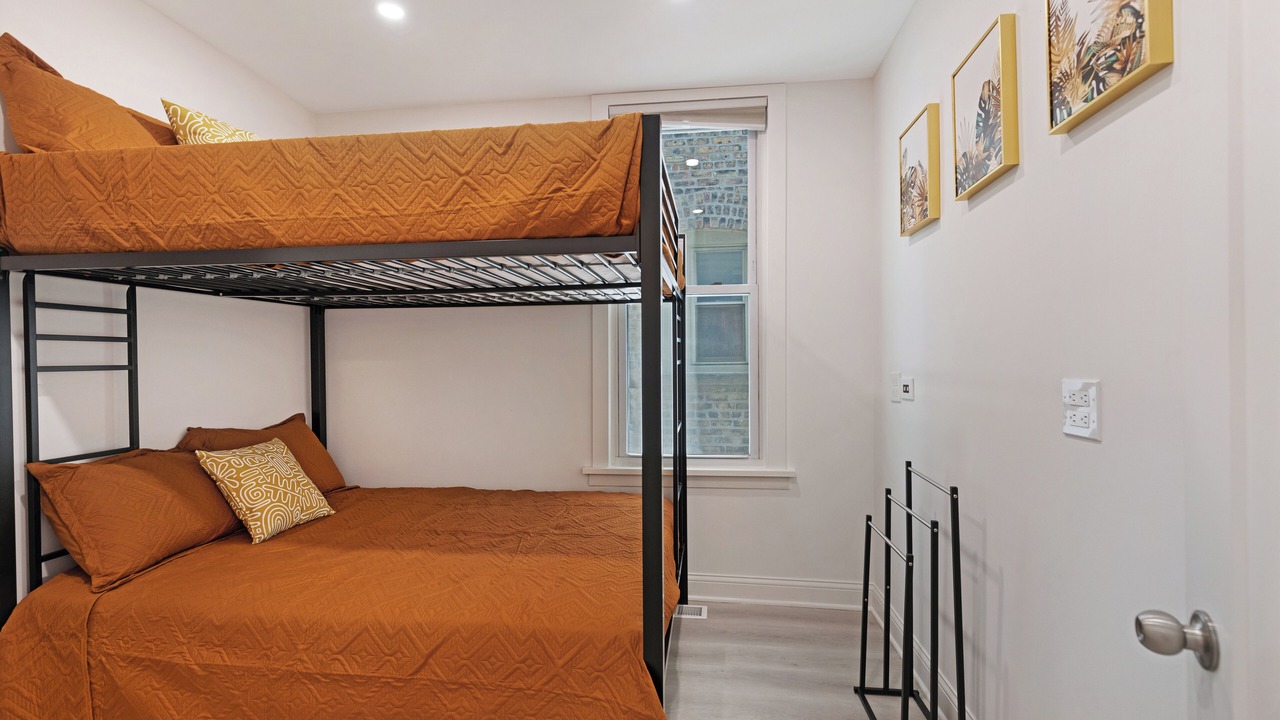 Photo of Bedroom in Lakeview