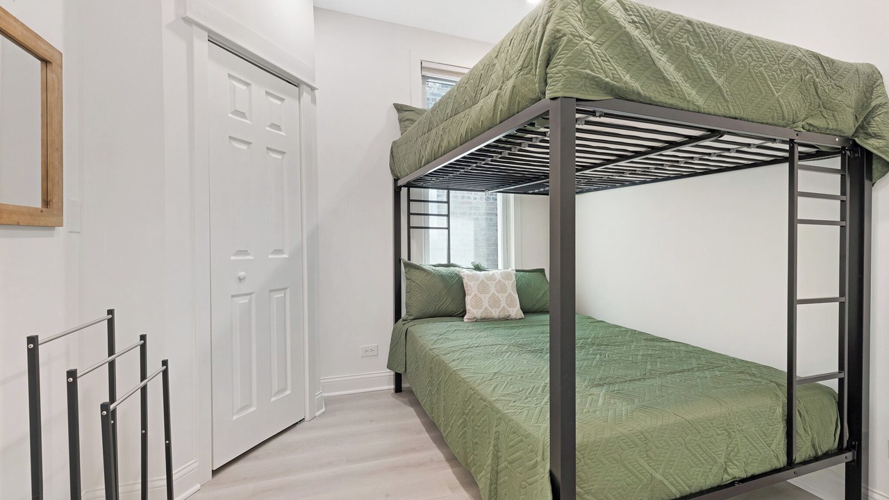 Photo of Bedroom in Lakeview
