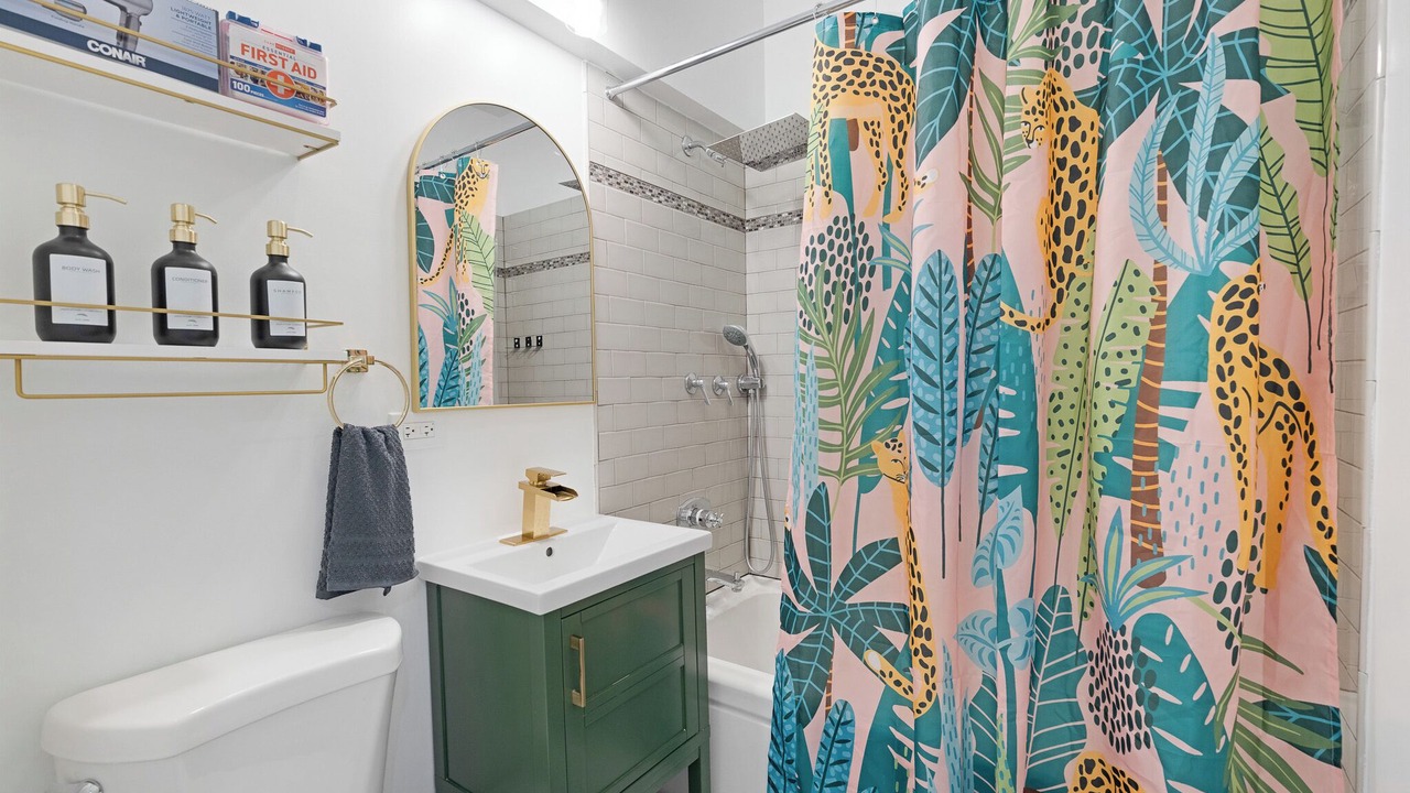 Photo of Bathroom in Lakeview